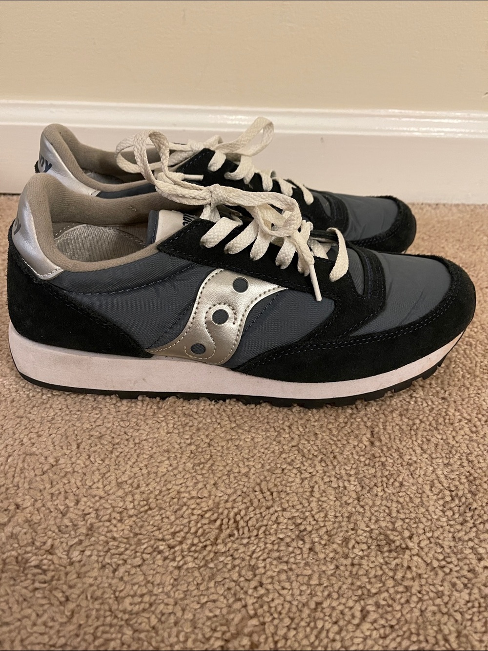 Saucony Women's Navy and Silver Retro Runner Sneakers Size 9 1/2